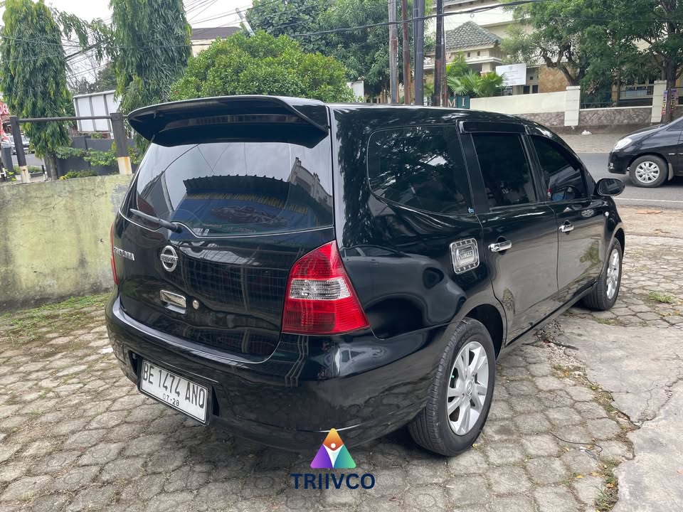 2011 Nissan Grand Livina  SV AT 2011 Nissan Grand Livina  SV AT