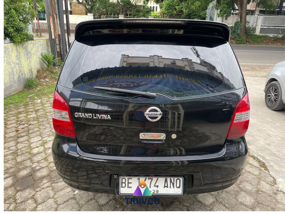 2011 Nissan Grand Livina  SV AT 2011 Nissan Grand Livina  SV AT