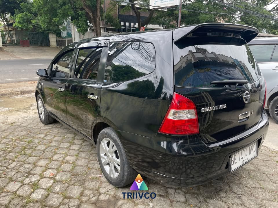 2011 Nissan Grand Livina  SV AT 2011 Nissan Grand Livina  SV AT