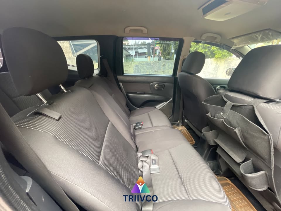 2011 Nissan Grand Livina  SV AT 2011 Nissan Grand Livina  SV AT