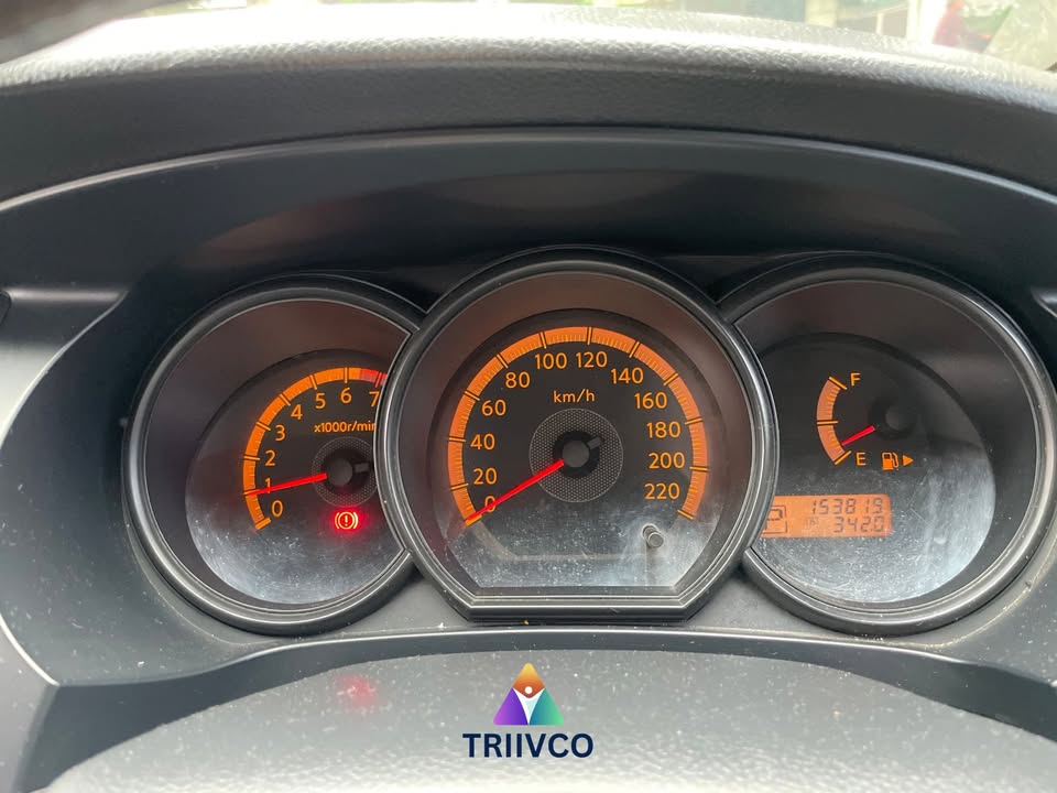 2011 Nissan Grand Livina  SV AT 2011 Nissan Grand Livina  SV AT