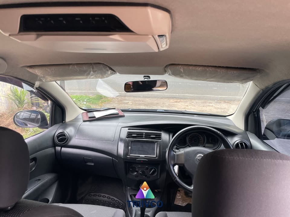 2011 Nissan Grand Livina  SV AT 2011 Nissan Grand Livina  SV AT