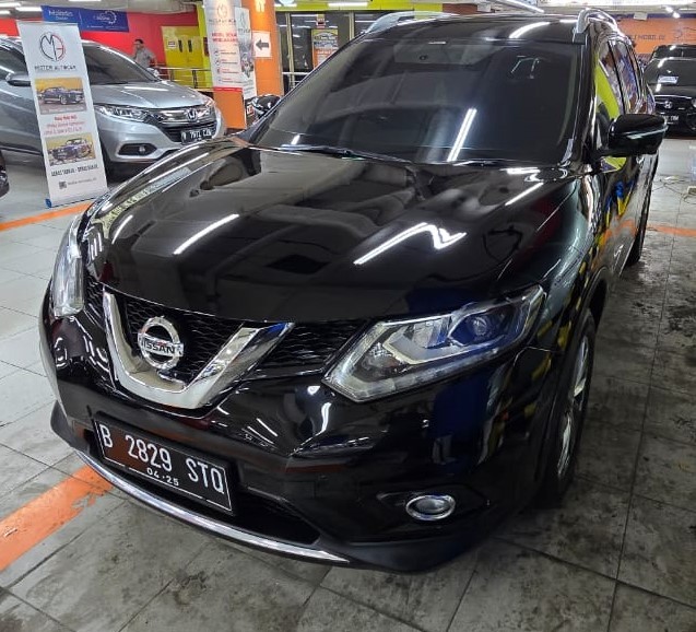 2015 Nissan X-Trail  2.5 XT AT 2015 Nissan X-Trail  2.5 XT AT