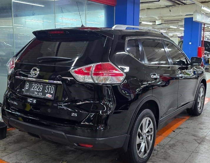 2015 Nissan X-Trail  2.5 XT AT 2015 Nissan X-Trail  2.5 XT AT