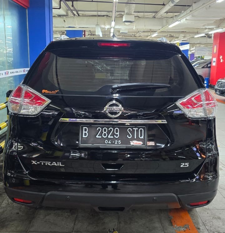2015 Nissan X-Trail  2.5 XT AT 2015 Nissan X-Trail  2.5 XT AT