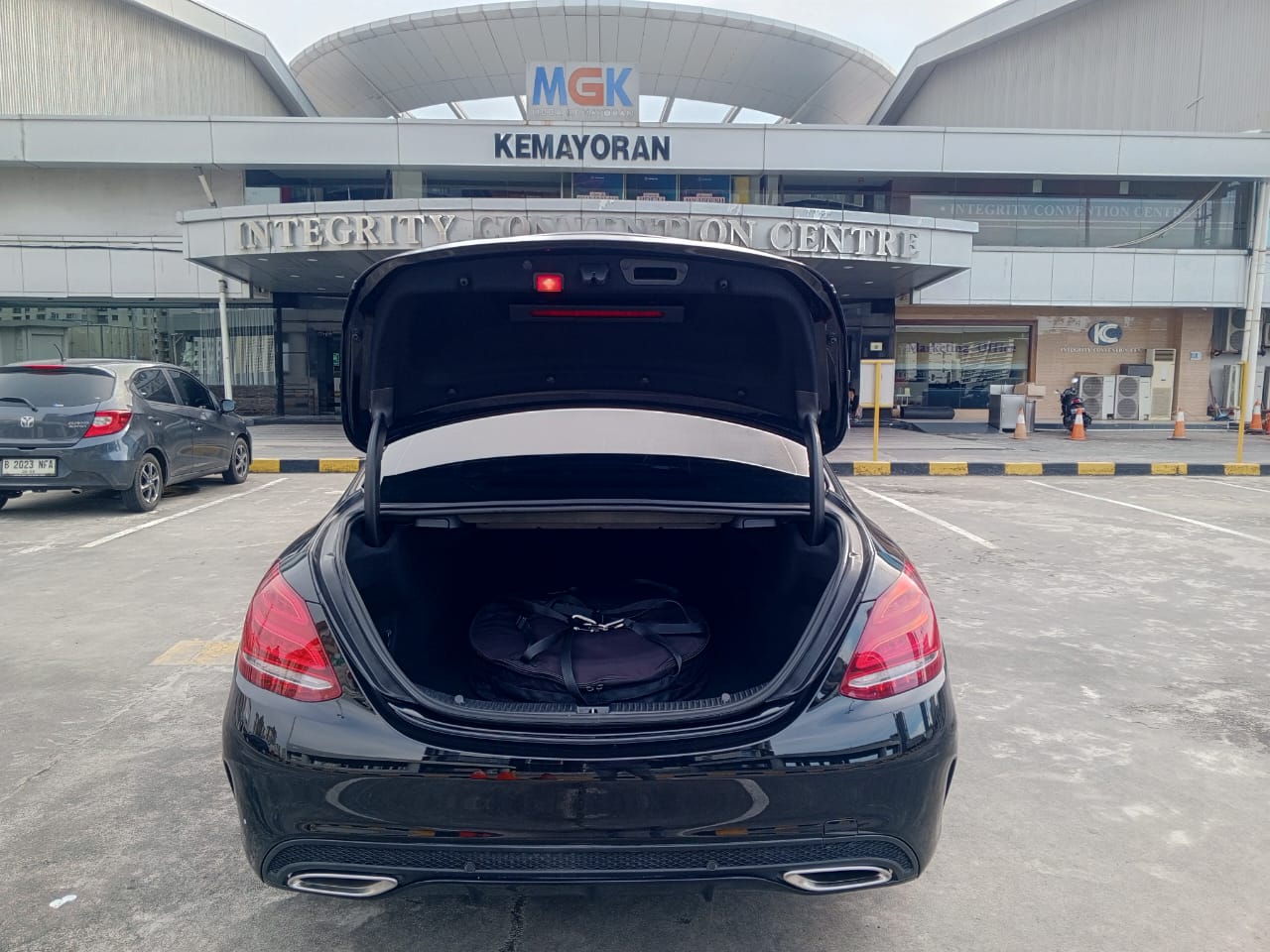 2018 Mercedes Benz C-Class  C 200 AMG 2018 Mercedes Benz C-Class  C 200 AMG