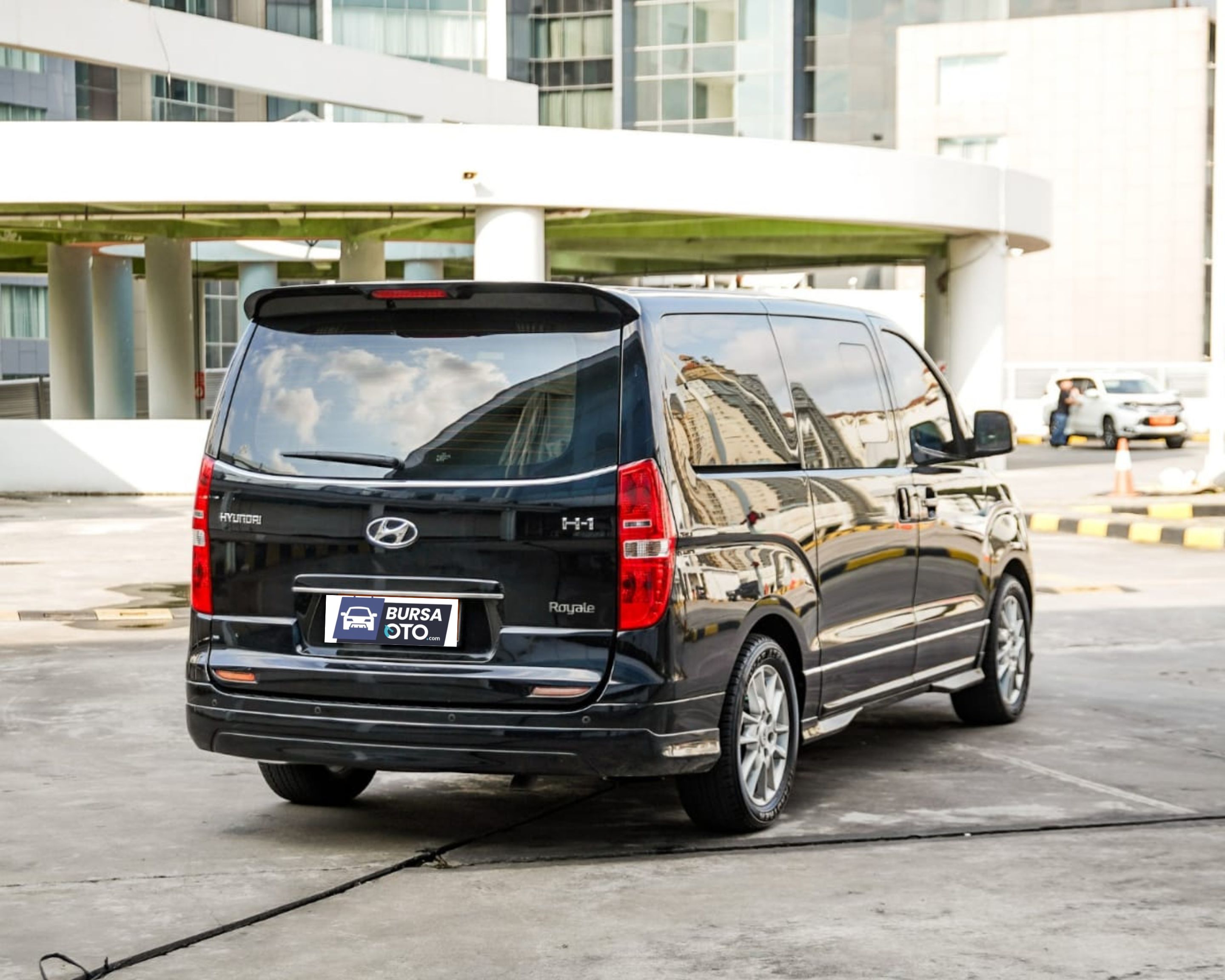 2016 Hyundai H1 2.4L ROYALE AT 2016 Hyundai H1 2.4L ROYALE AT