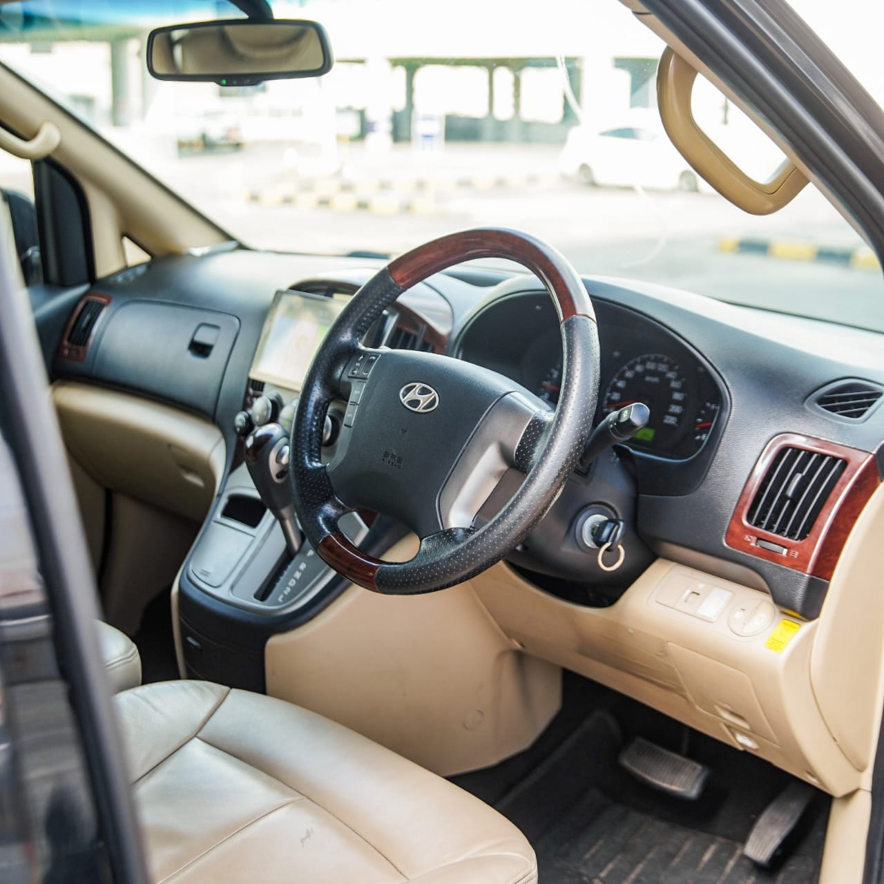 2016 Hyundai H1 2.4L ROYALE AT 2016 Hyundai H1 2.4L ROYALE AT