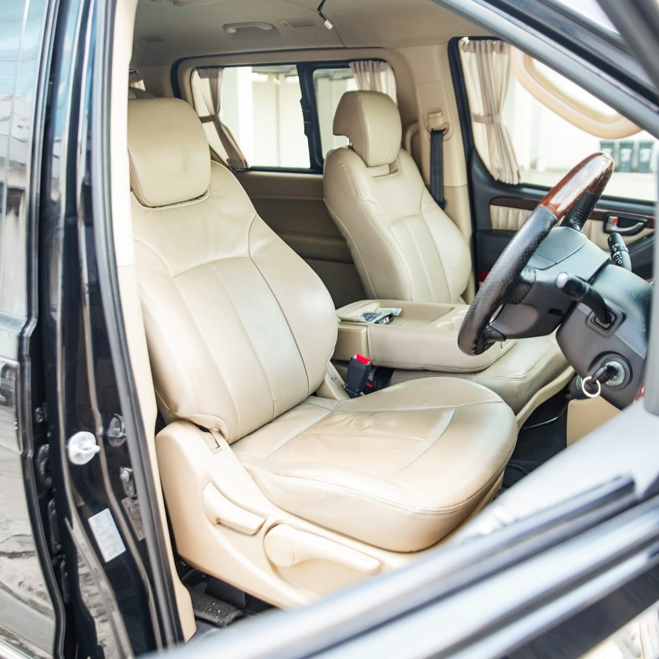 2016 Hyundai H1 2.4L ROYALE AT 2016 Hyundai H1 2.4L ROYALE AT