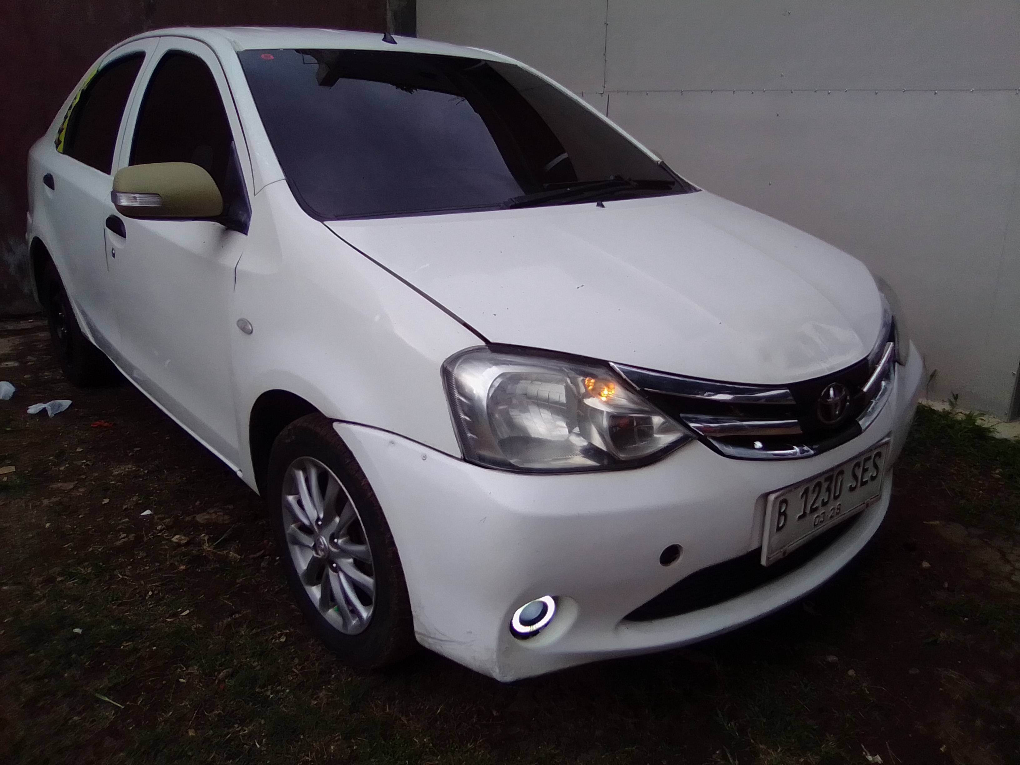 2013 Toyota Etios E MT 2013 Toyota Etios E MT