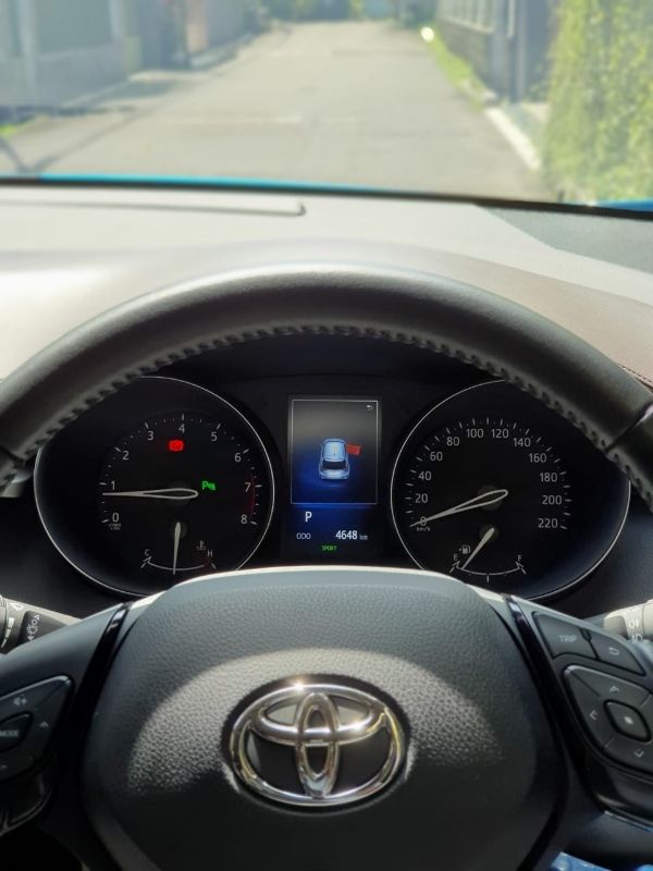 Dijual 2018 Toyota CHR 1.8L CVT Single Tone 1.8L CVT Single Tone Bekas