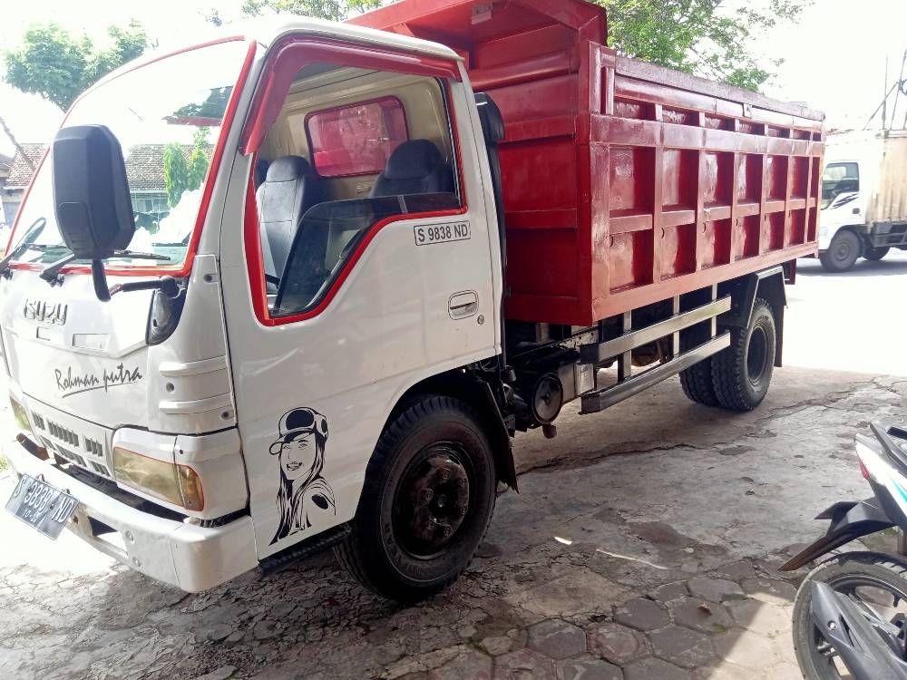 Dijual 2013 Isuzu D Max DC MT DC MT Bekas
