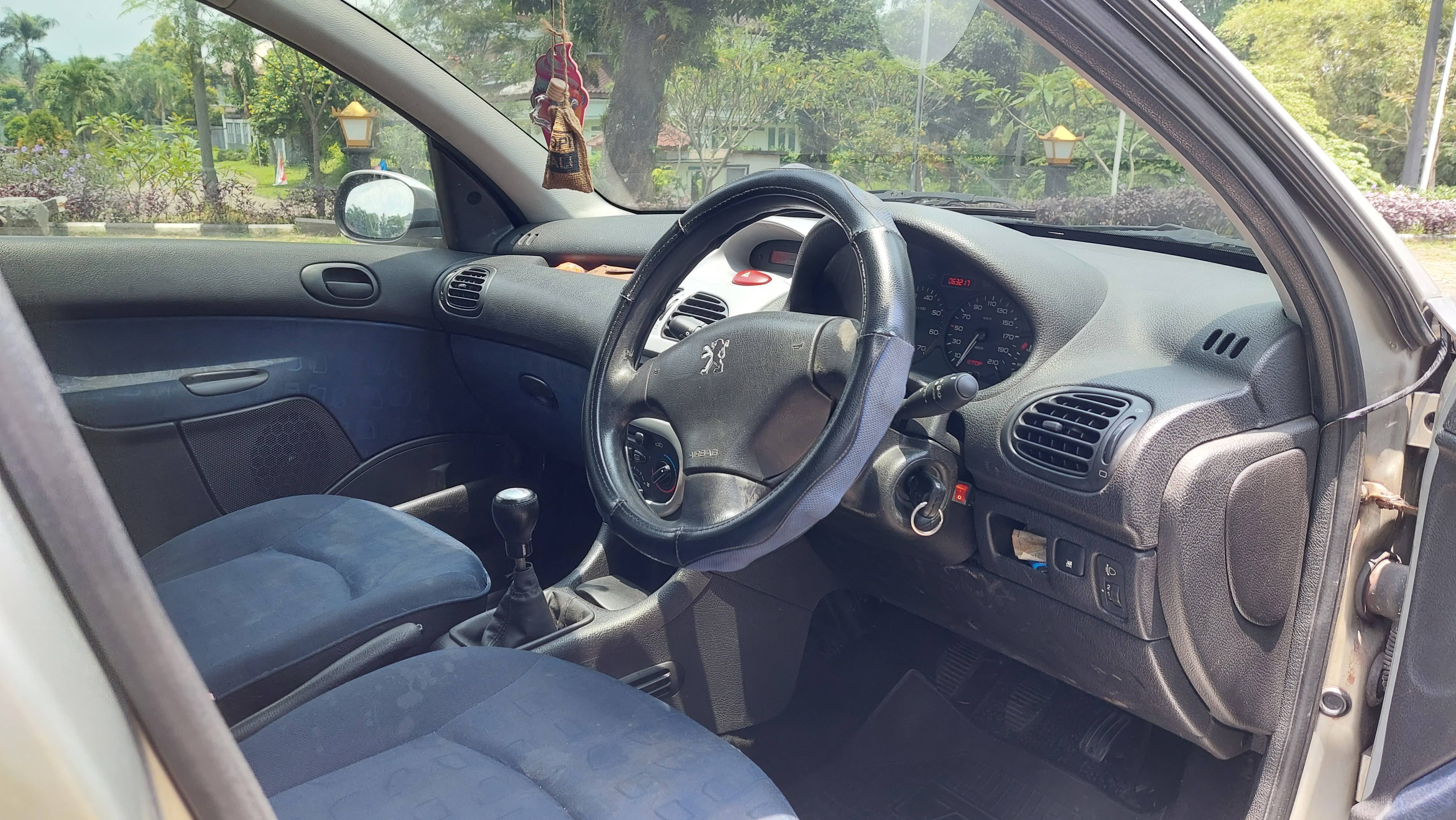 Dijual 2005 Peugeot 206 1.4L MT 1.4L MT Bekas