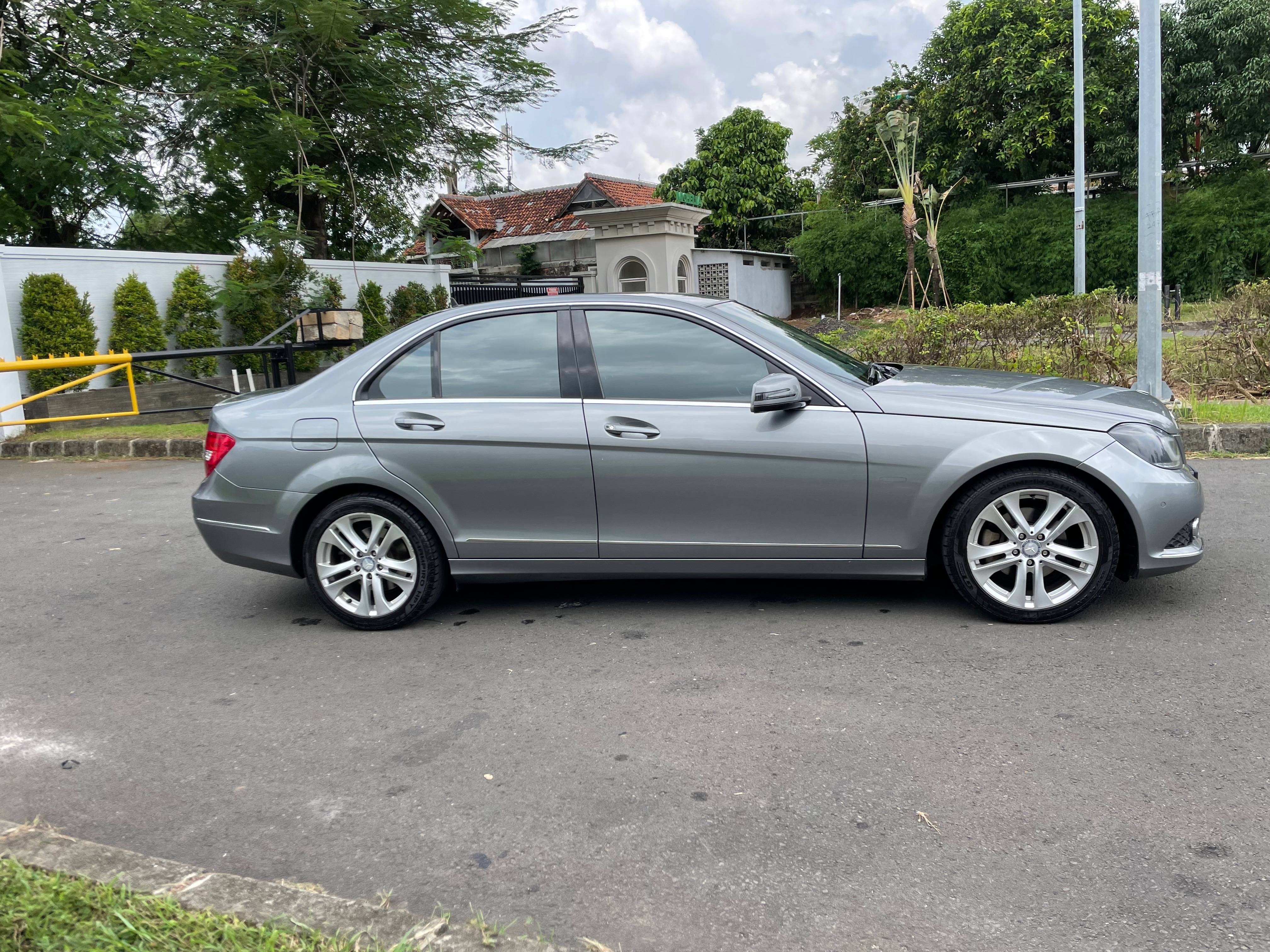 Old 2011 Mercedes Benz C-Class  C200 C200