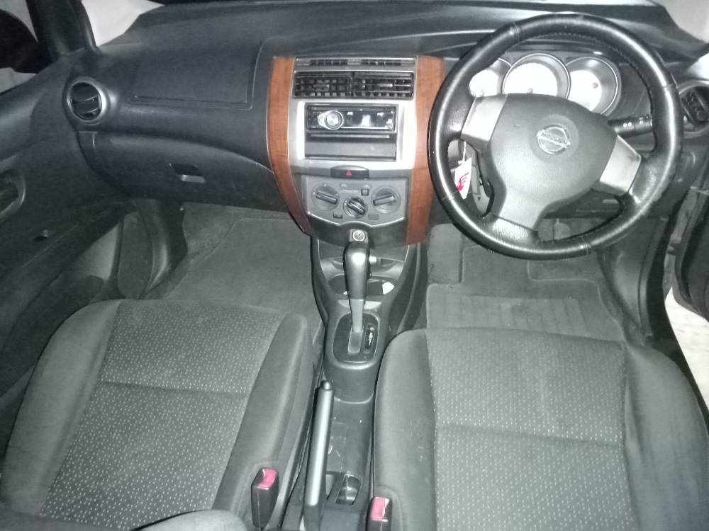 Old 2011 Nissan Livina  GL 1.5 XV ULTIMATE A/T GL 1.5 XV ULTIMATE A/T