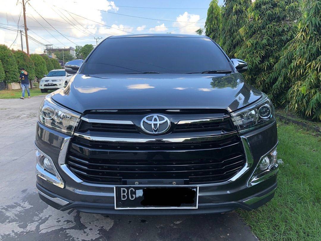 2018 Toyota Kijang Innova REBORN 2.4 Q MT DIESEL VENTURER REBORN 2.4 Q MT DIESEL VENTURER bekas