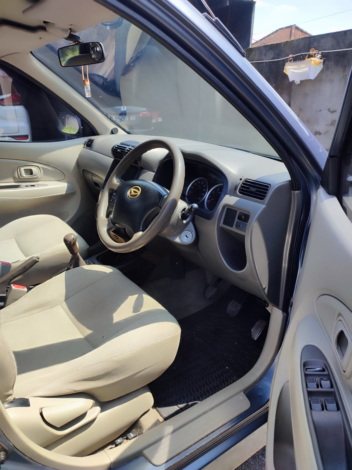 2010 Daihatsu Xenia  1.3 XI DLX FAMILY AT MNB 2010 Daihatsu Xenia  1.3 XI DLX FAMILY AT MNB