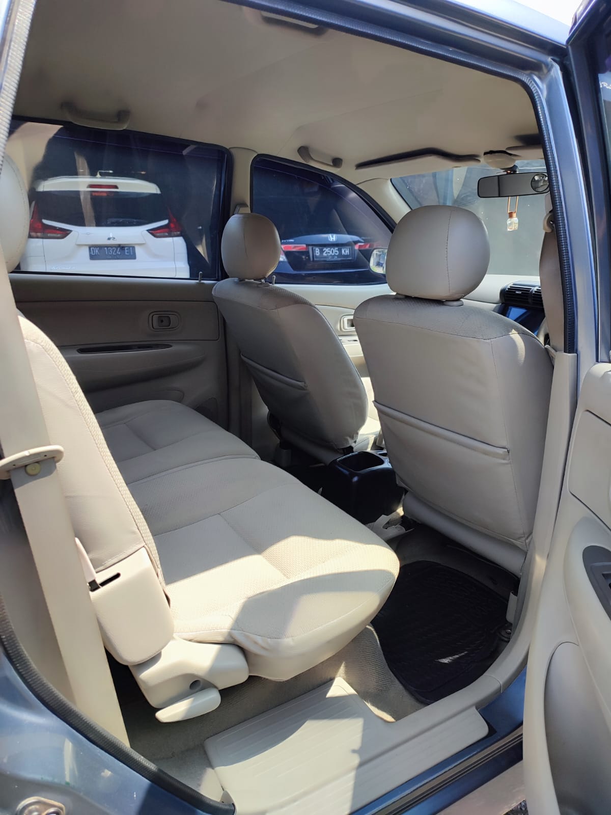 2010 Daihatsu Xenia  1.3 XI DLX FAMILY AT MNB 2010 Daihatsu Xenia  1.3 XI DLX FAMILY AT MNB