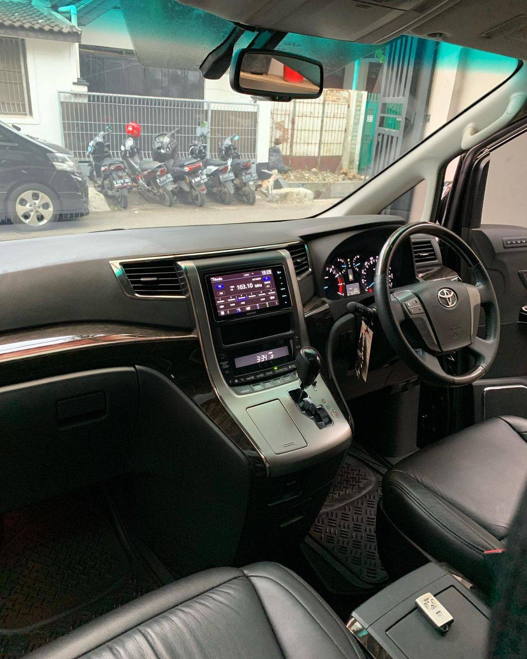 2012 Toyota Alphard Vellfire 2012 Toyota Alphard Vellfire