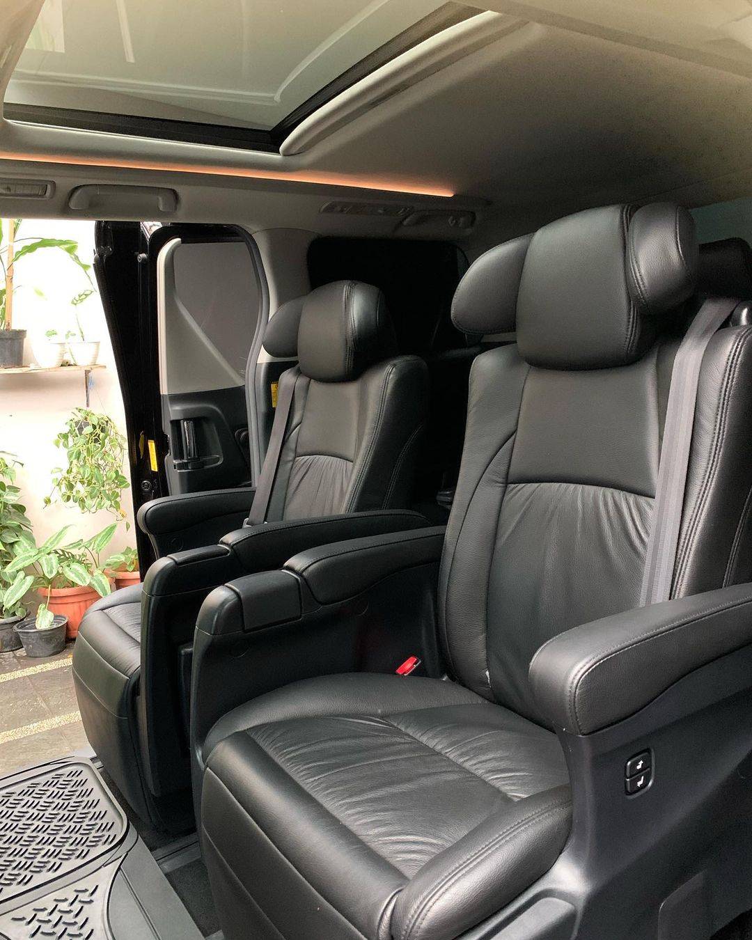 2012 Toyota Alphard Vellfire 2012 Toyota Alphard Vellfire