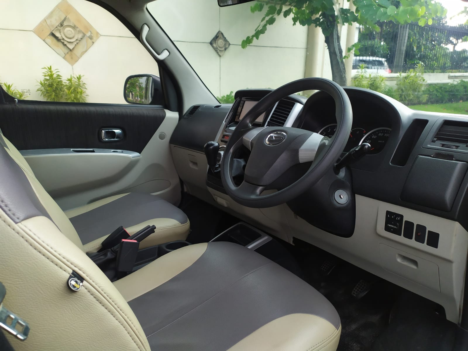 2015 Daihatsu Luxio 1.5 X M/T 1.5 X M/T tua