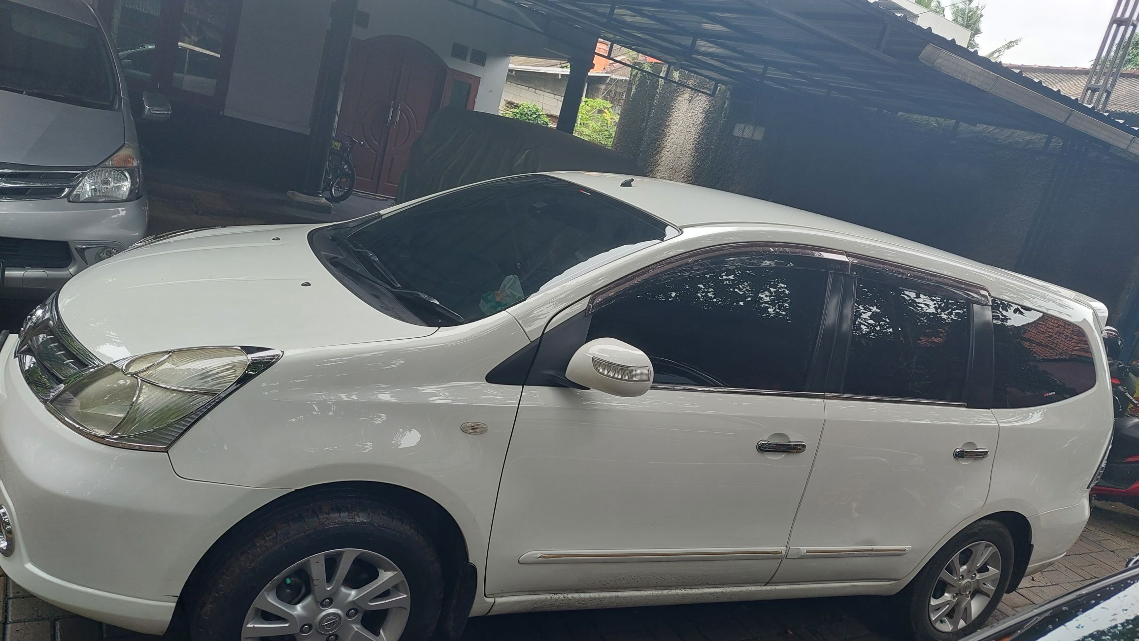 2012 Nissan Grand Livina 2012 Nissan Grand Livina