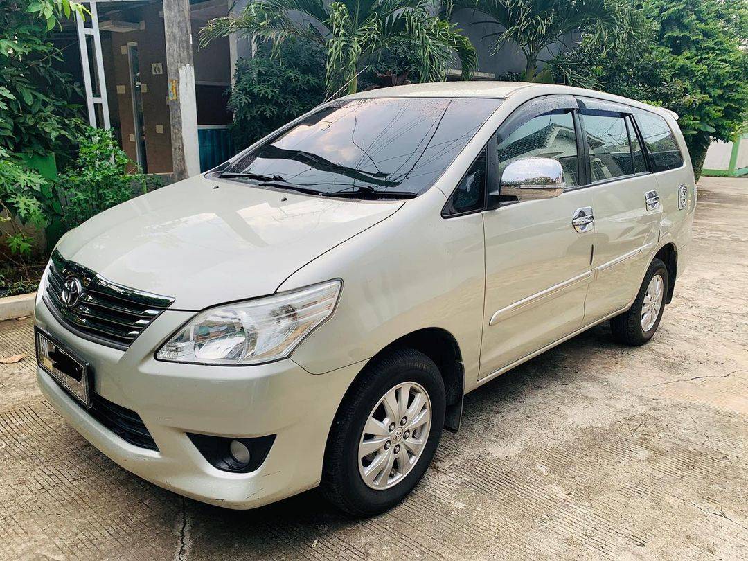 2013 Toyota Kijang Innova 2013 Toyota Kijang Innova