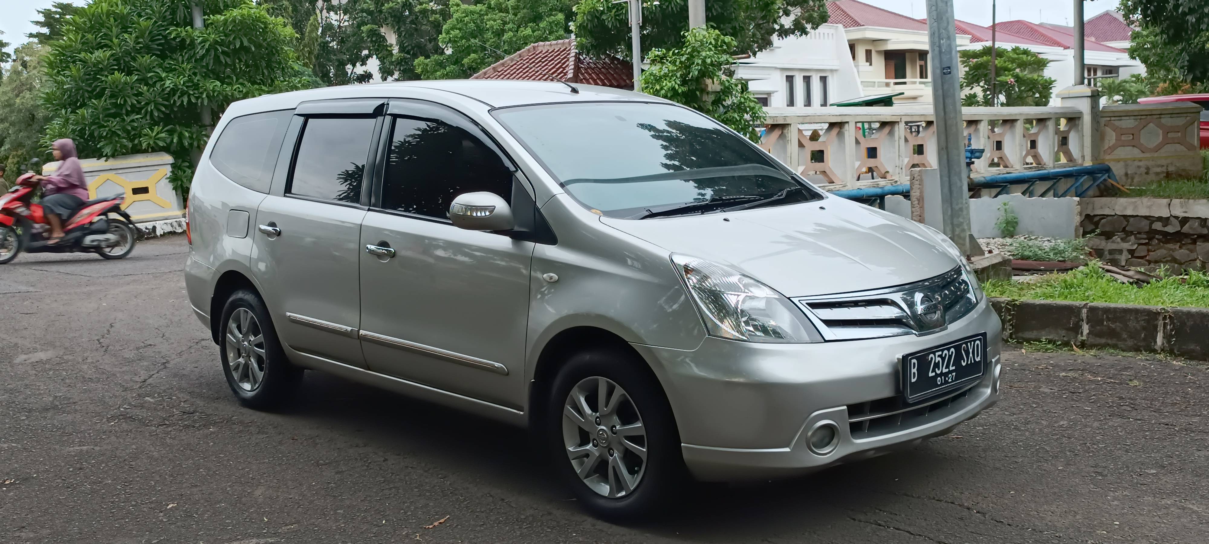 2011 Nissan Grand Livina Bekas 2011 Nissan Grand Livina Bekas