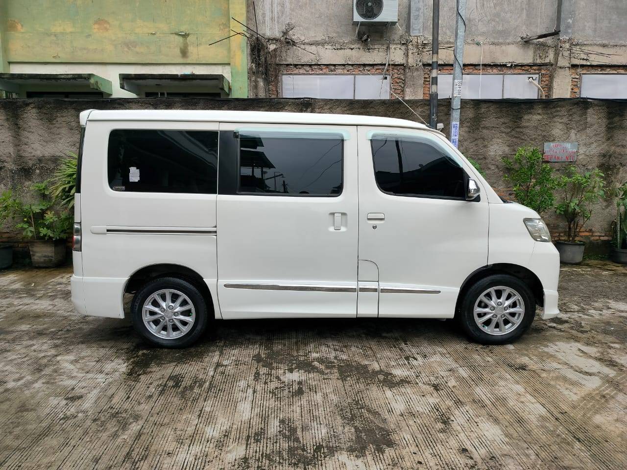 Dijual 2014 Daihatsu Luxio  1.5 X MT FH 1.5 X MT FH Bekas