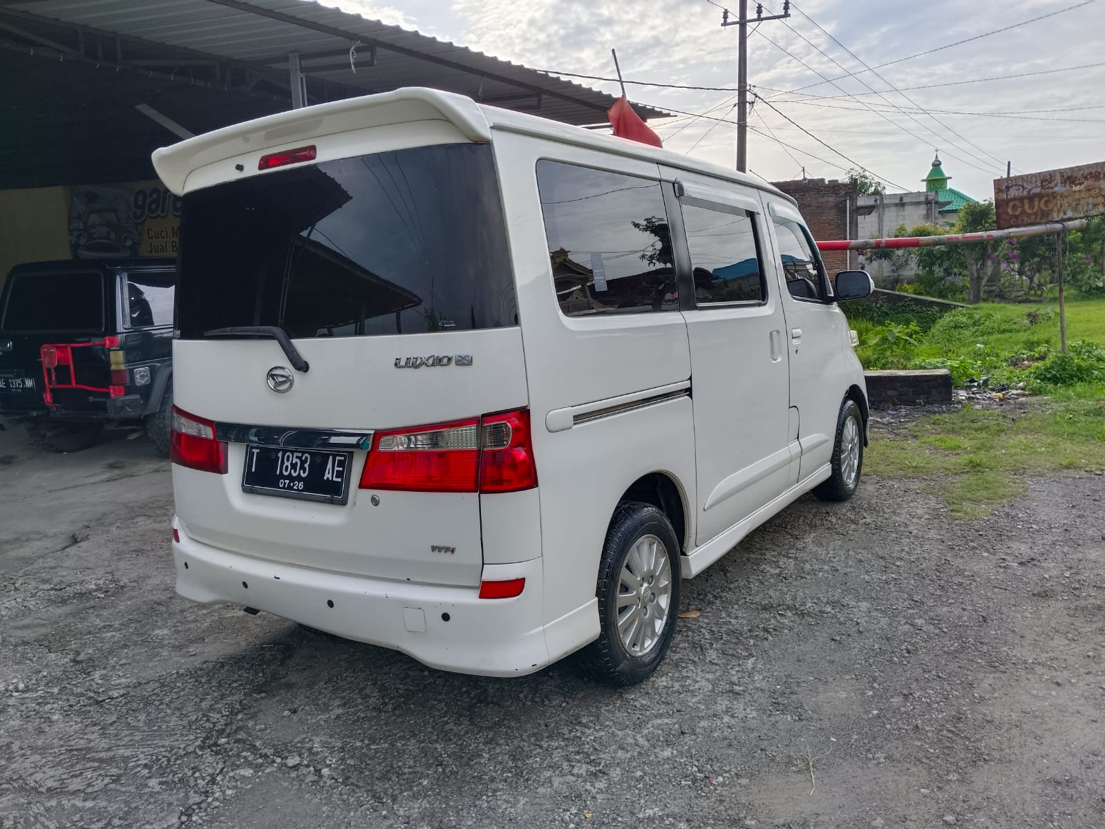 2011 Daihatsu Luxio 2011 Daihatsu Luxio