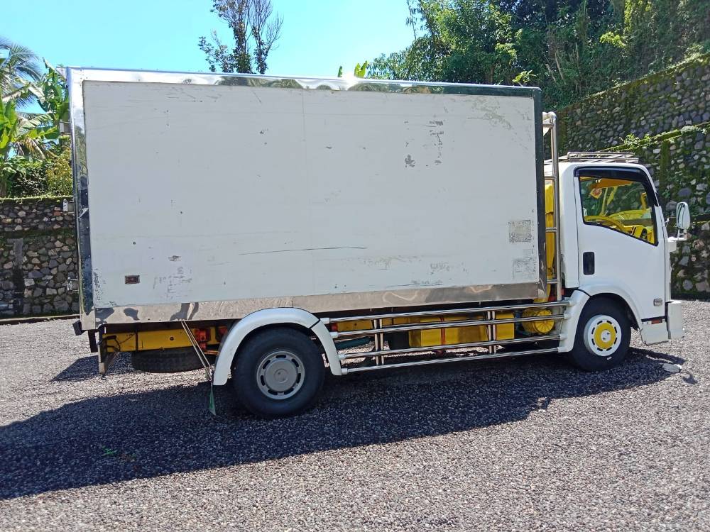 Old 2016 Isuzu Mu-X  2.5L 4x4 MT 2.5L 4x4 MT