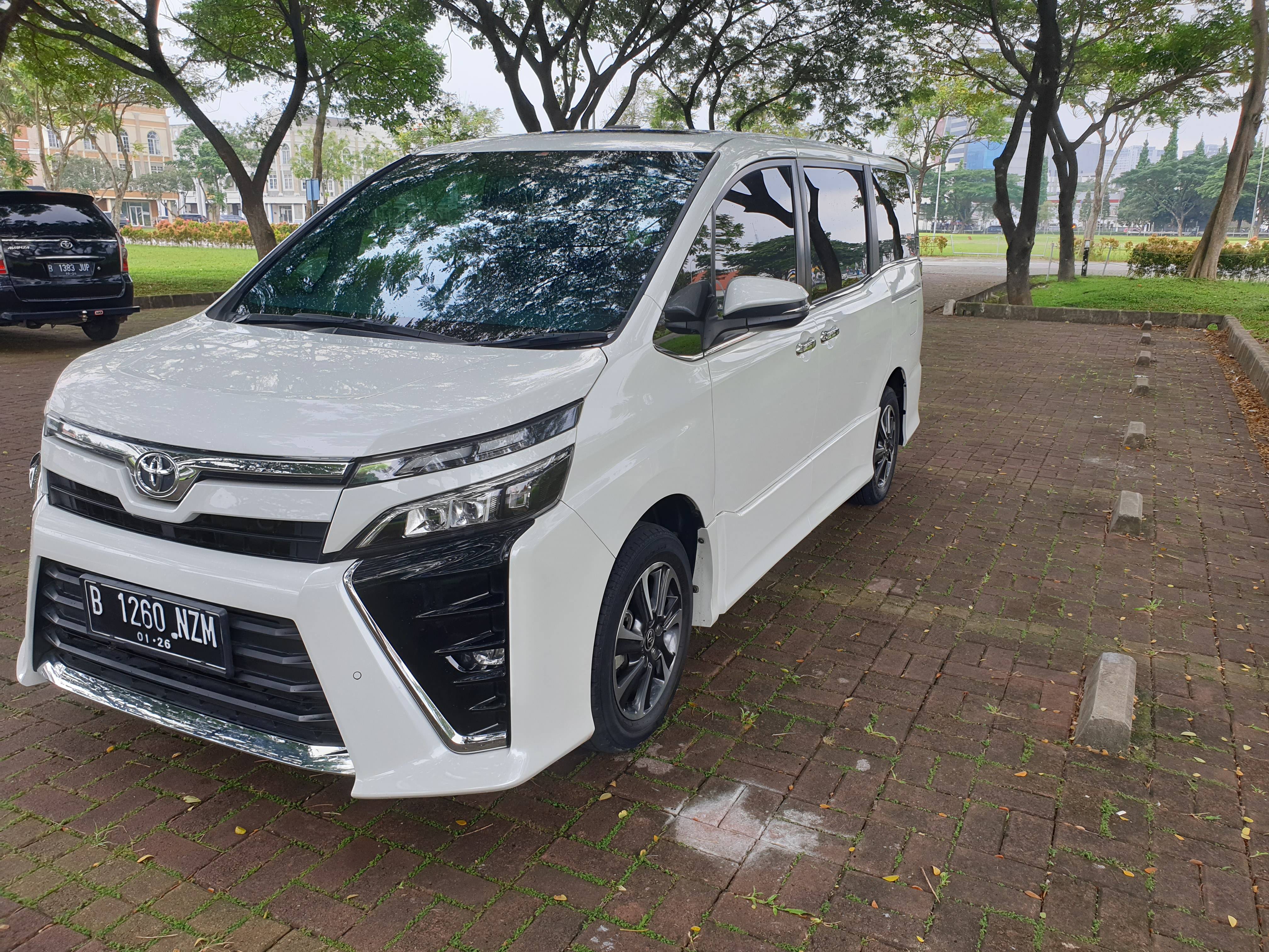 2020 Toyota Voxy 2.0L AT 2.0L AT tua