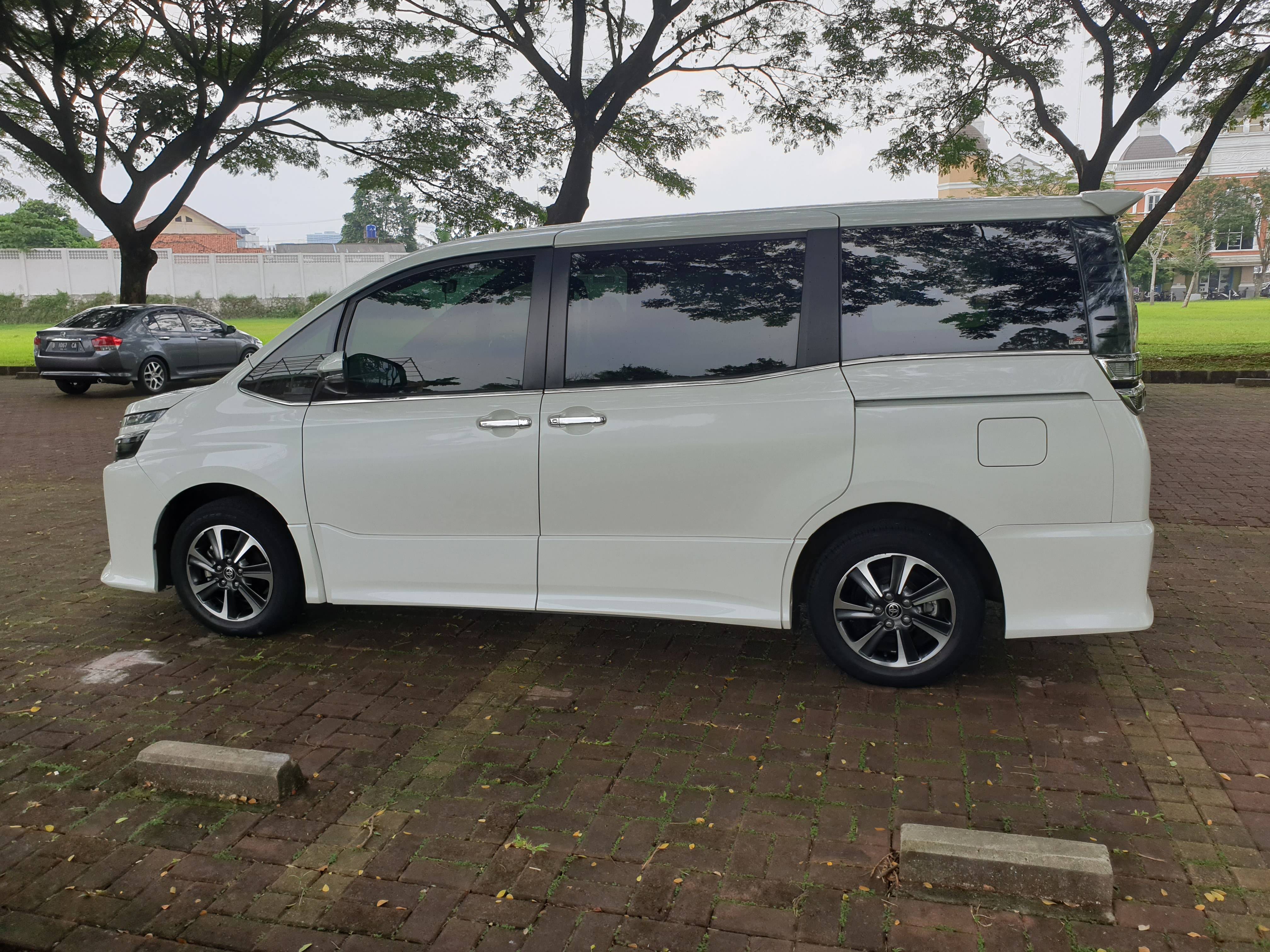 2020 Toyota Voxy 2.0L AT 2020 Toyota Voxy 2.0L AT