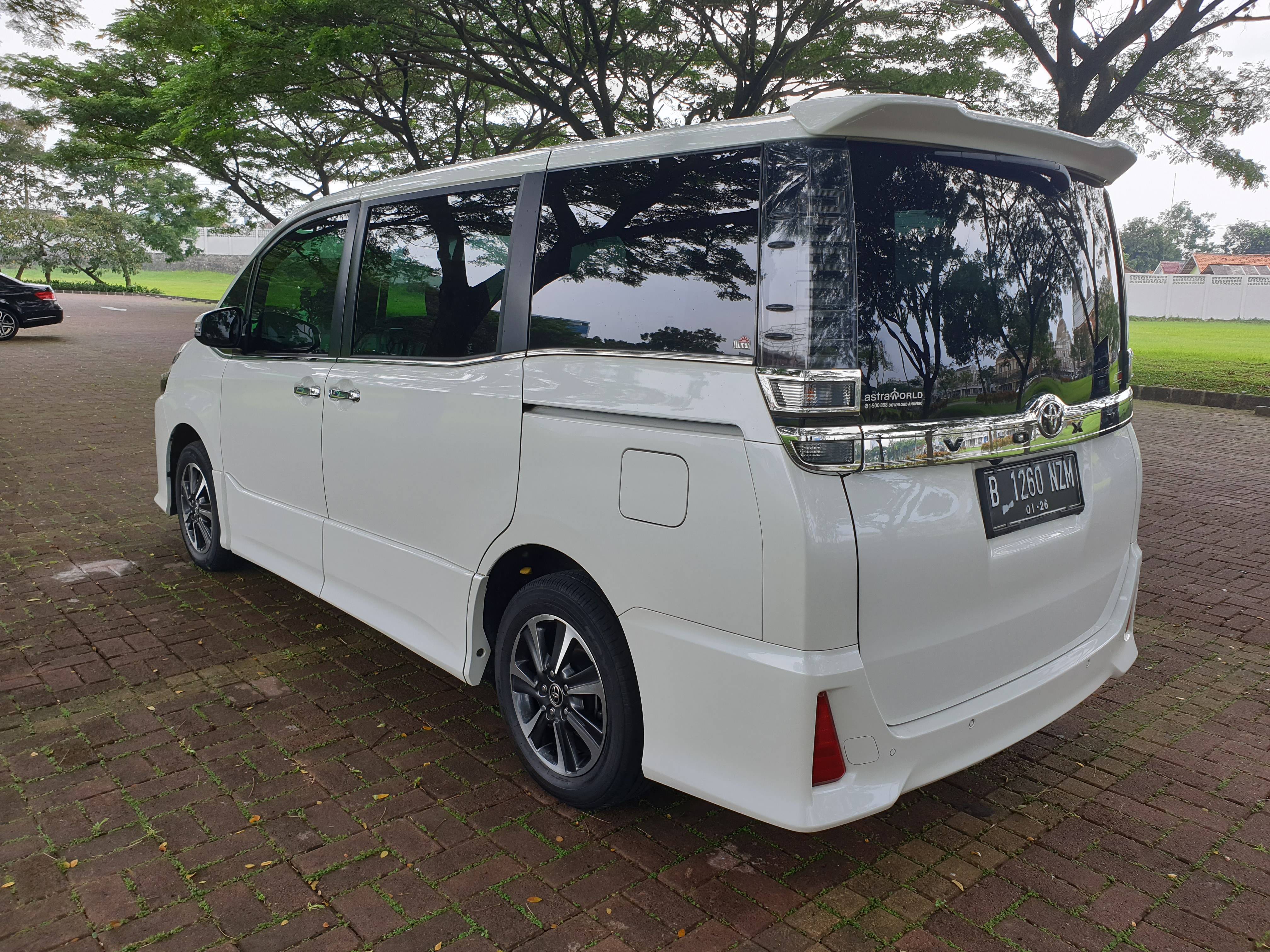 2020 Toyota Voxy 2.0L AT 2020 Toyota Voxy 2.0L AT