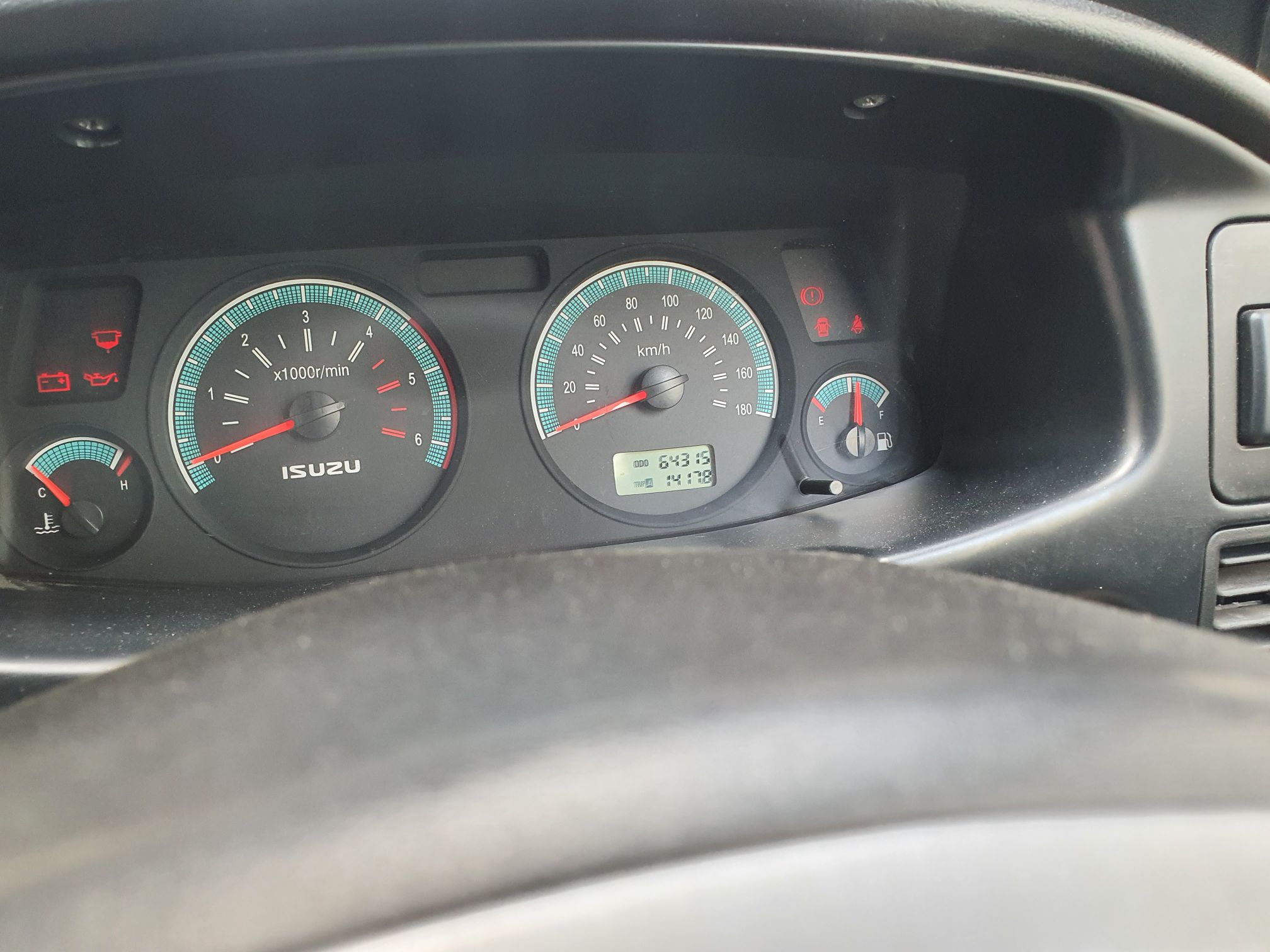 2016 Isuzu Panther LV 2016 Isuzu Panther LV