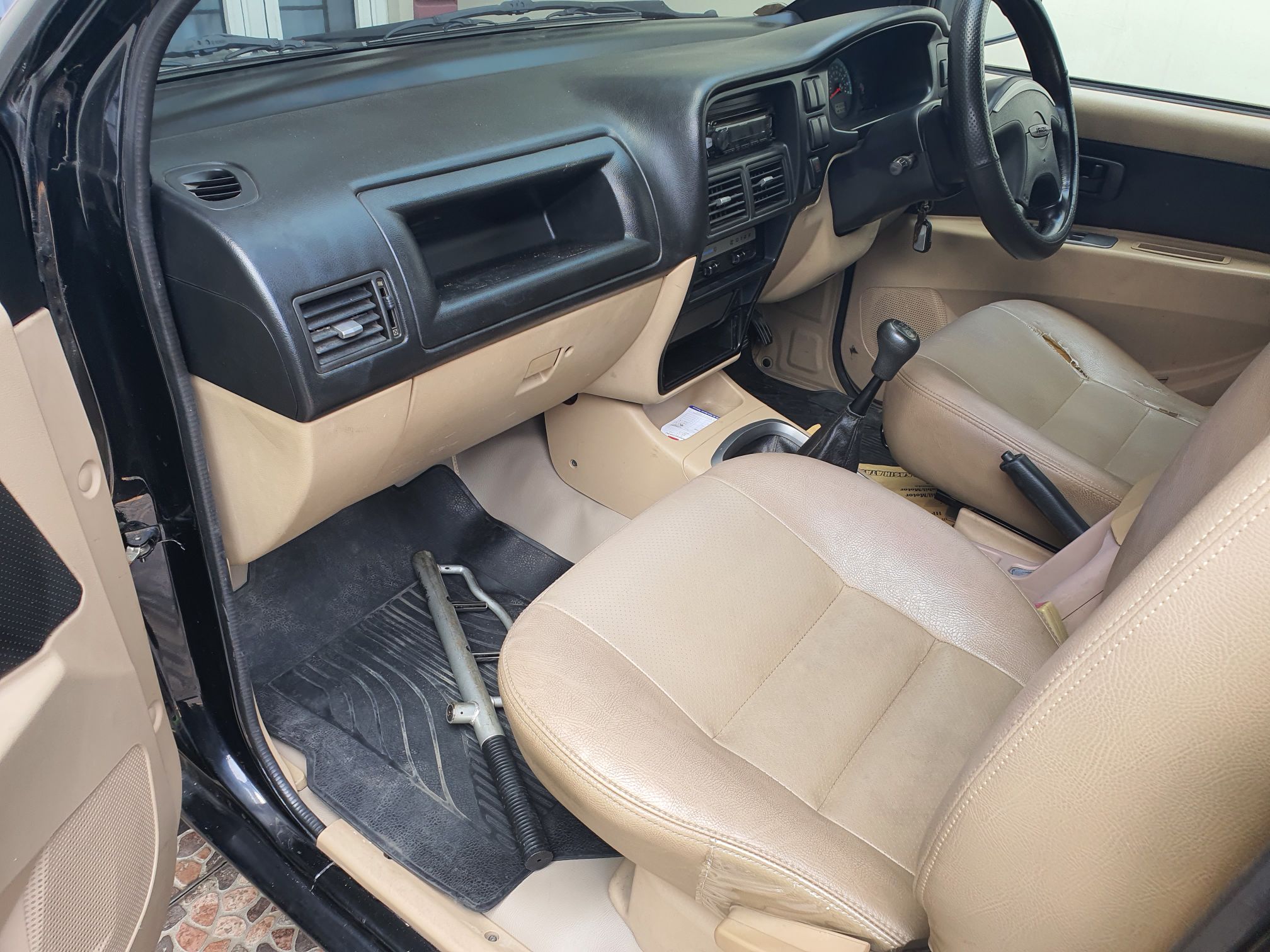 2016 Isuzu Panther LV 2016 Isuzu Panther LV