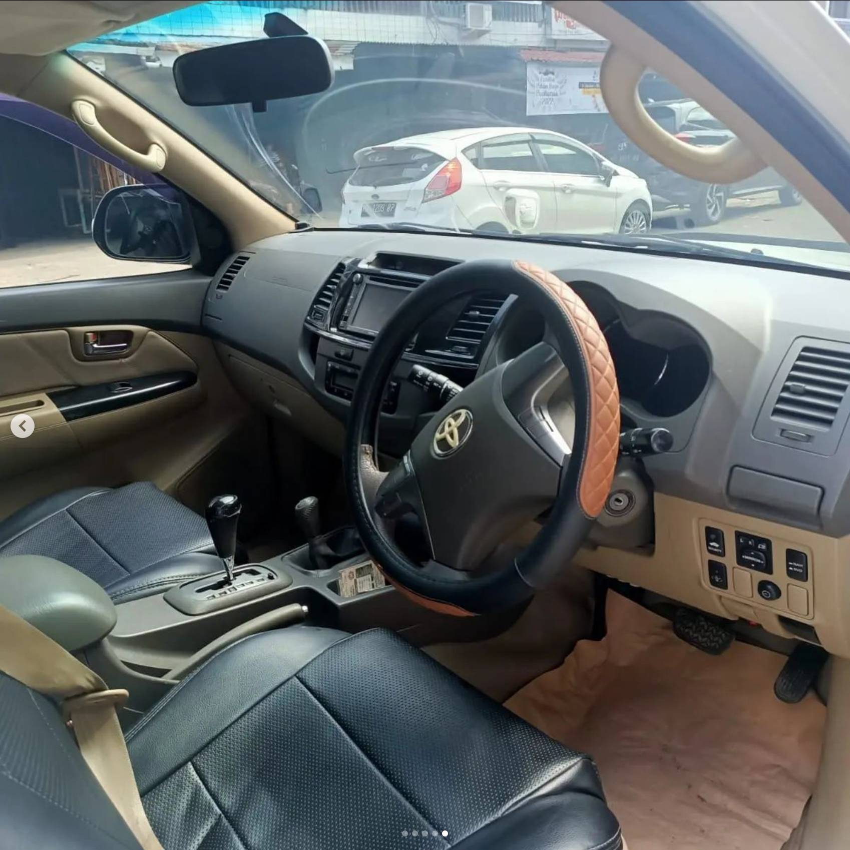 2013 Toyota Fortuner  4X4 V AT MC 2013 Toyota Fortuner  4X4 V AT MC