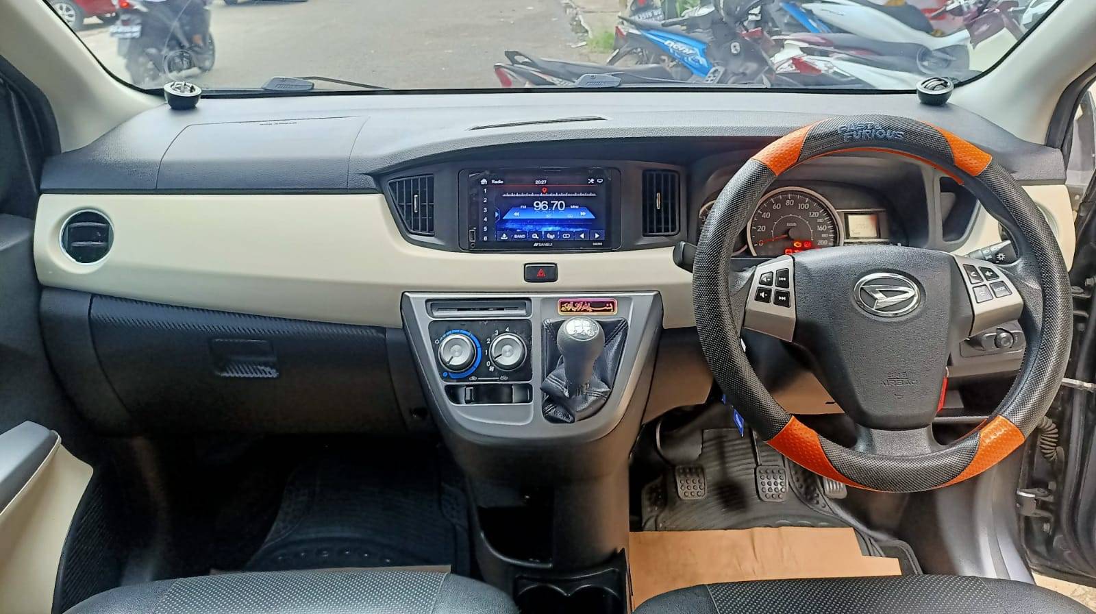 2013 Daihatsu Sigra 1.2 R MT 2013 Daihatsu Sigra 1.2 R MT