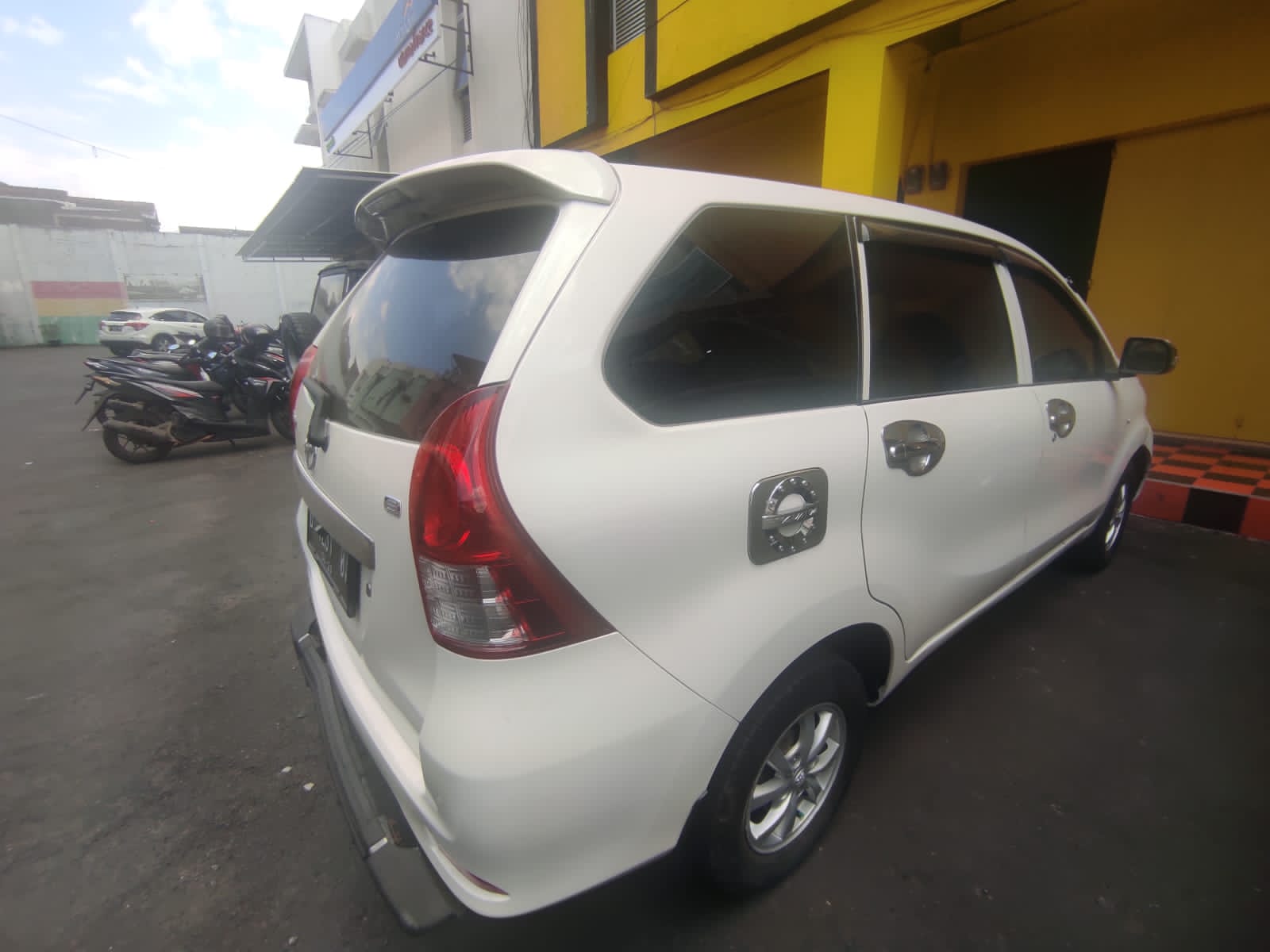2013 Toyota Avanza  1.3 E MT 2013 Toyota Avanza  1.3 E MT