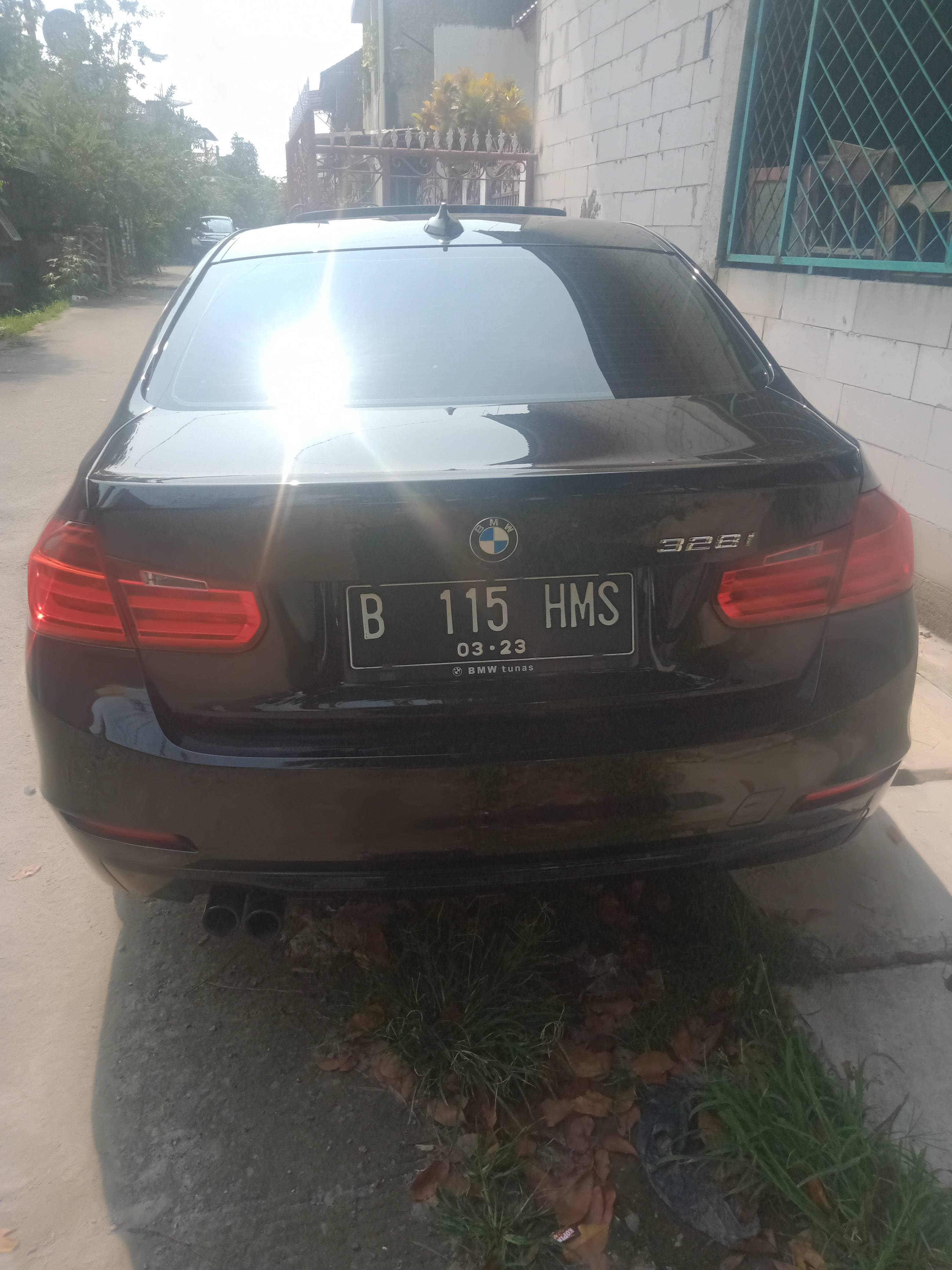 2013 BMW 3 Series Sedan  2013 BMW 3 Series Sedan