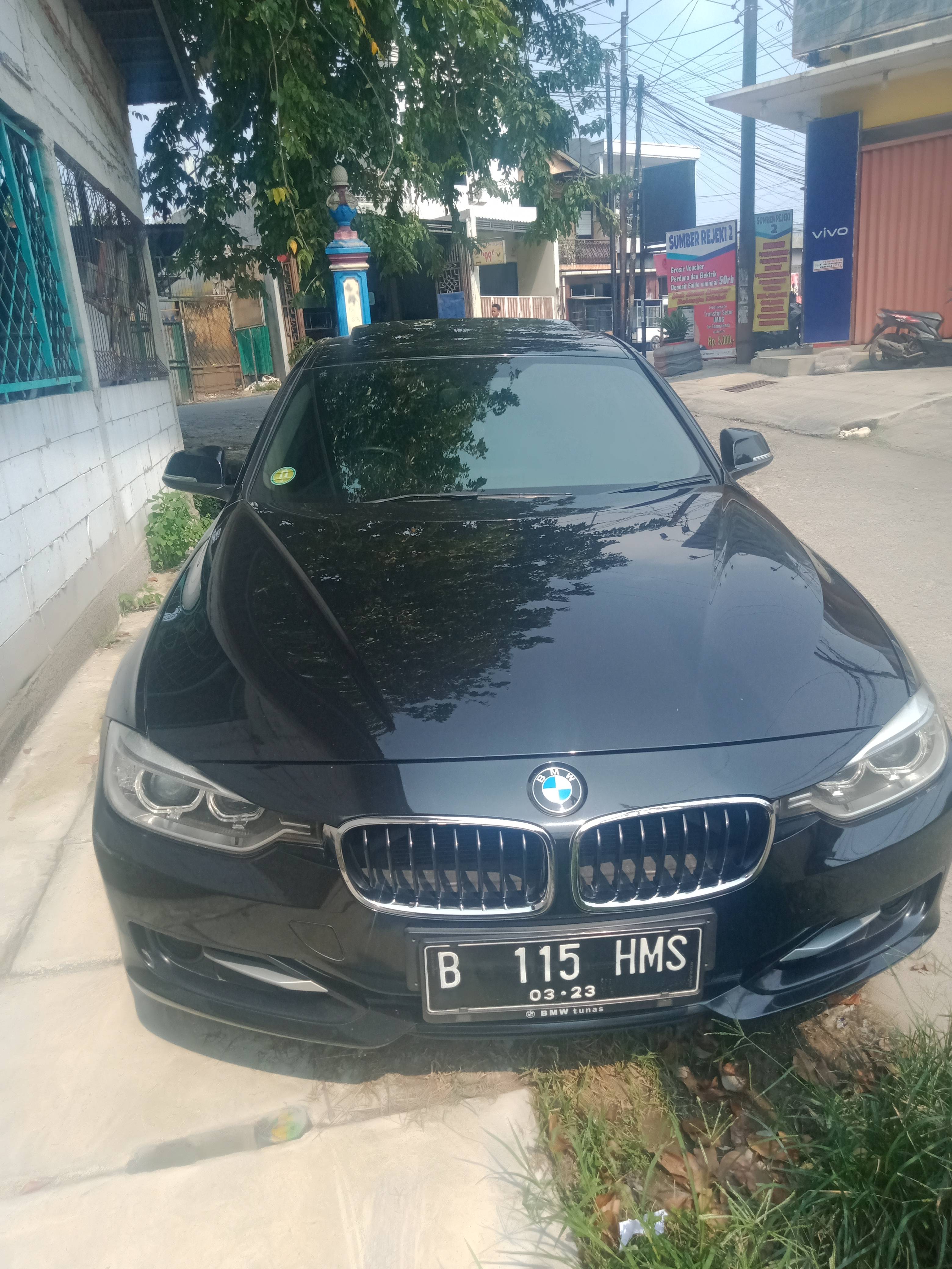 2013 BMW 3 Series Sedan  2013 BMW 3 Series Sedan