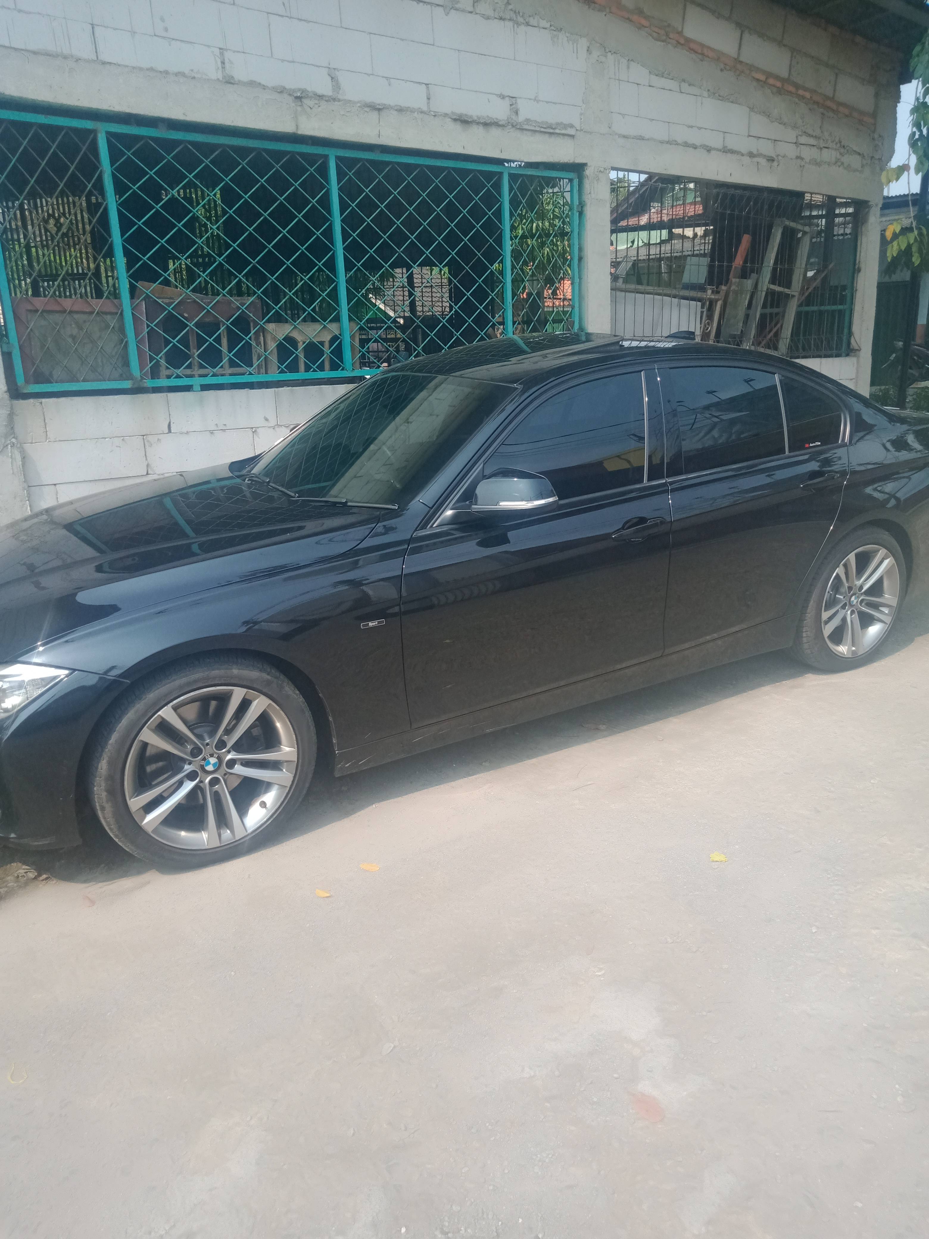 2013 BMW 3 Series Sedan  2013 BMW 3 Series Sedan