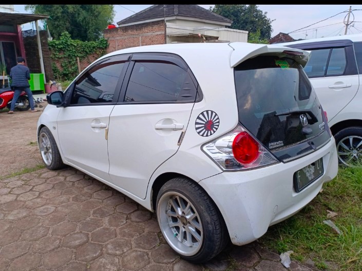 2014 Honda Brio  1.2 E MT Bekas 2014 Honda Brio  1.2 E MT Bekas