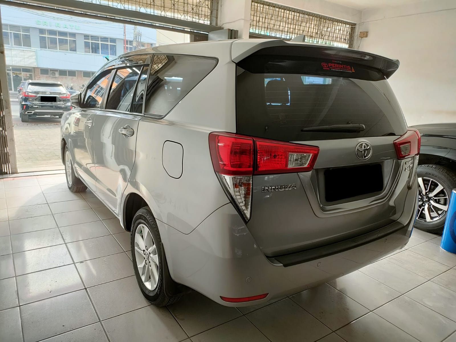 Old 2019 Toyota Kijang Innova REBORN 2.4 V AT DIESEL LUX REBORN 2.4 V AT DIESEL LUX