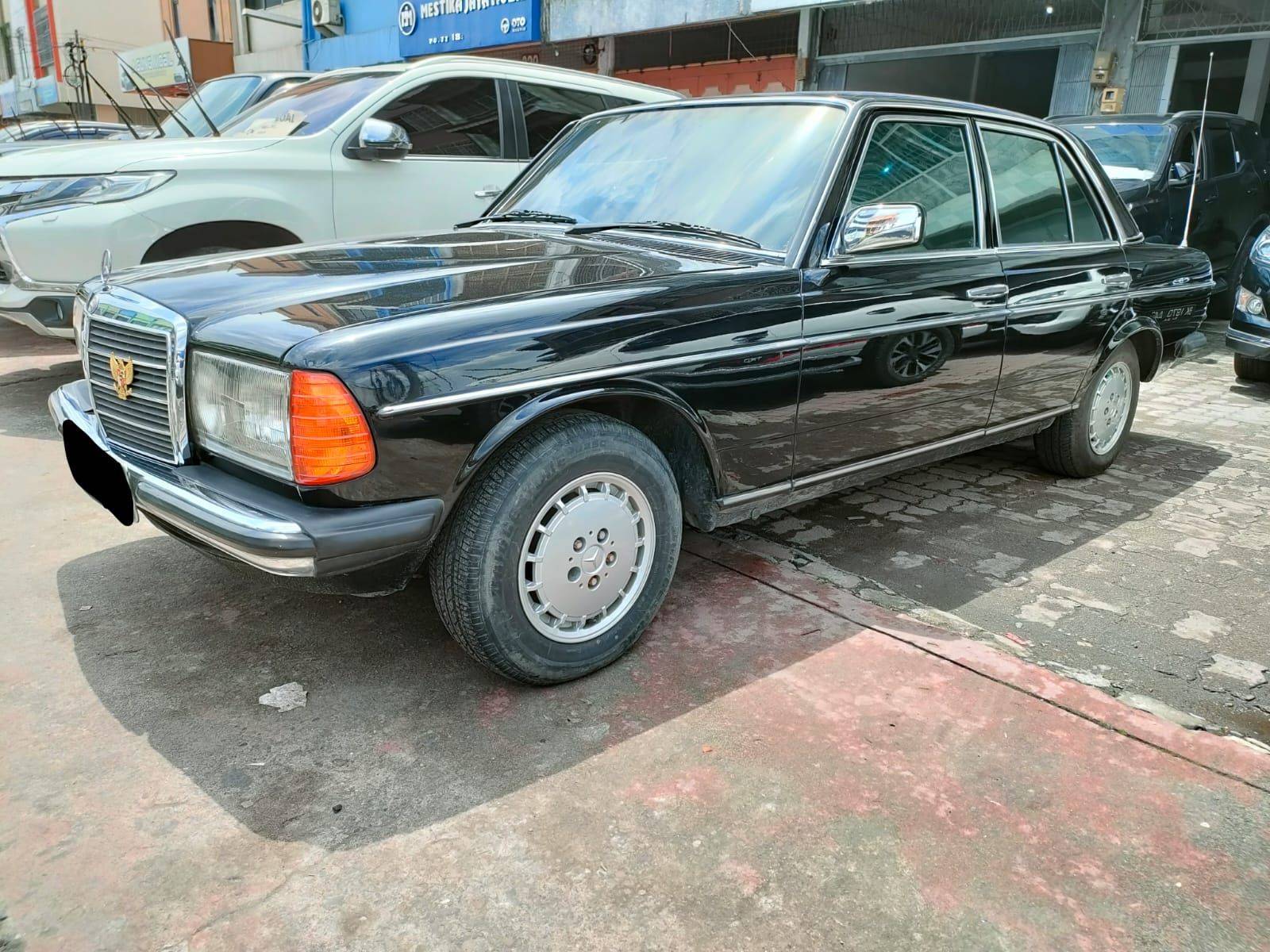 Old 2000 Mercedes Benz E-Class E 200 Avantgarde Line E 200 Avantgarde Line