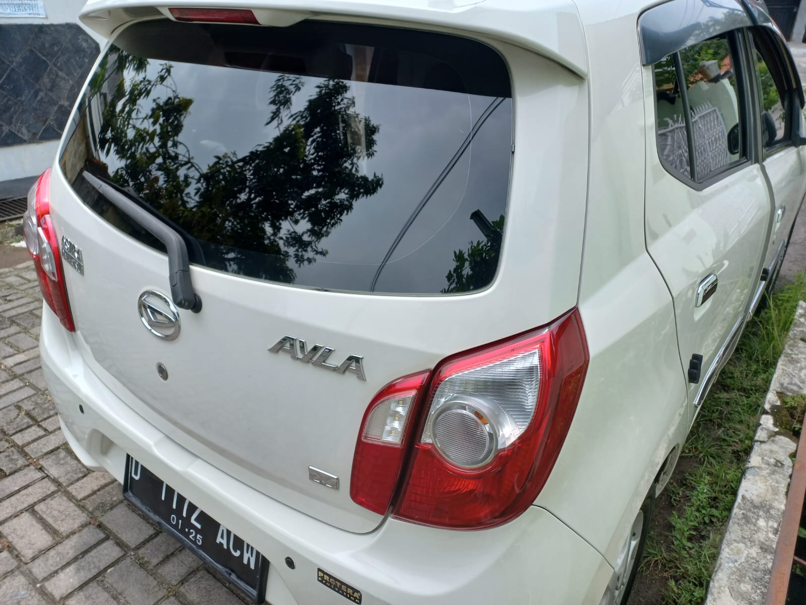 2015 Daihatsu Ayla  1.0 X MT 2015 Daihatsu Ayla  1.0 X MT
