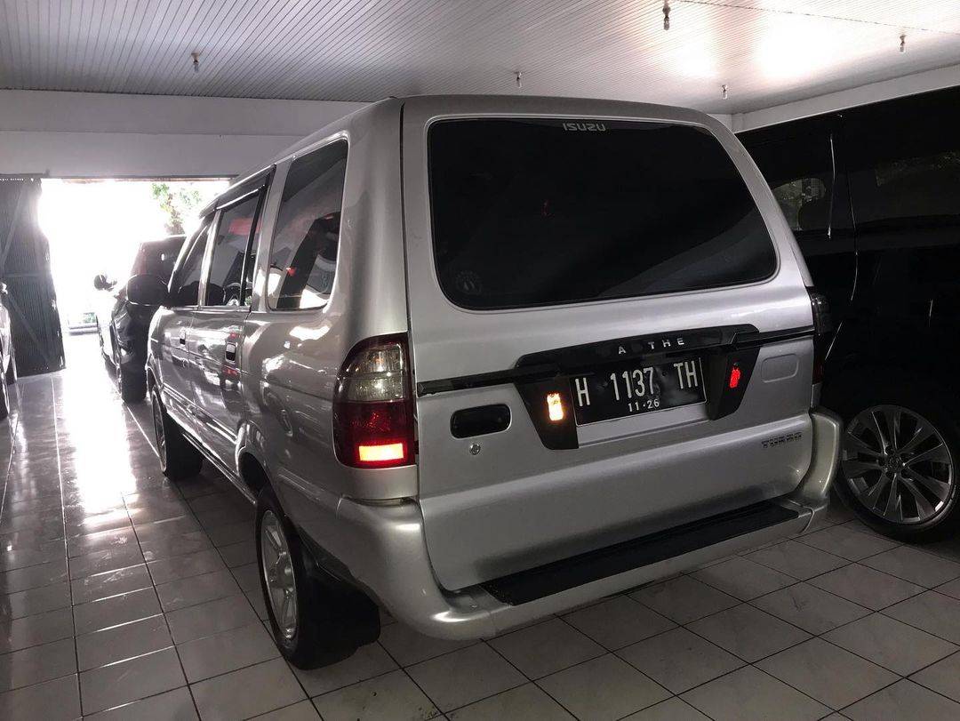 2012 Isuzu Panther 2012 Isuzu Panther