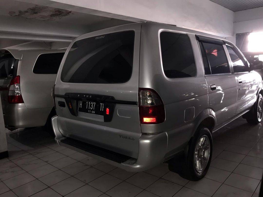 2012 Isuzu Panther 2012 Isuzu Panther