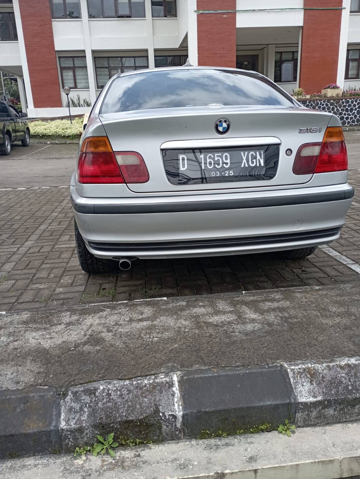 2000 BMW 3 Series Sedan  318iAt 2000 BMW 3 Series Sedan  318iAt