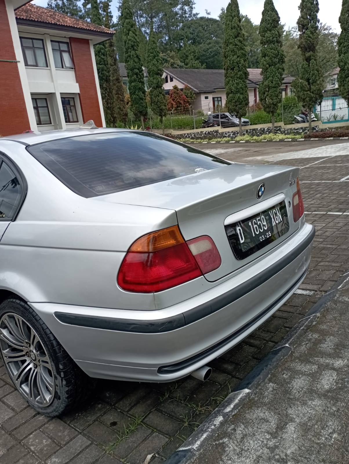 2000 BMW 3 Series Sedan  318iAt 2000 BMW 3 Series Sedan  318iAt